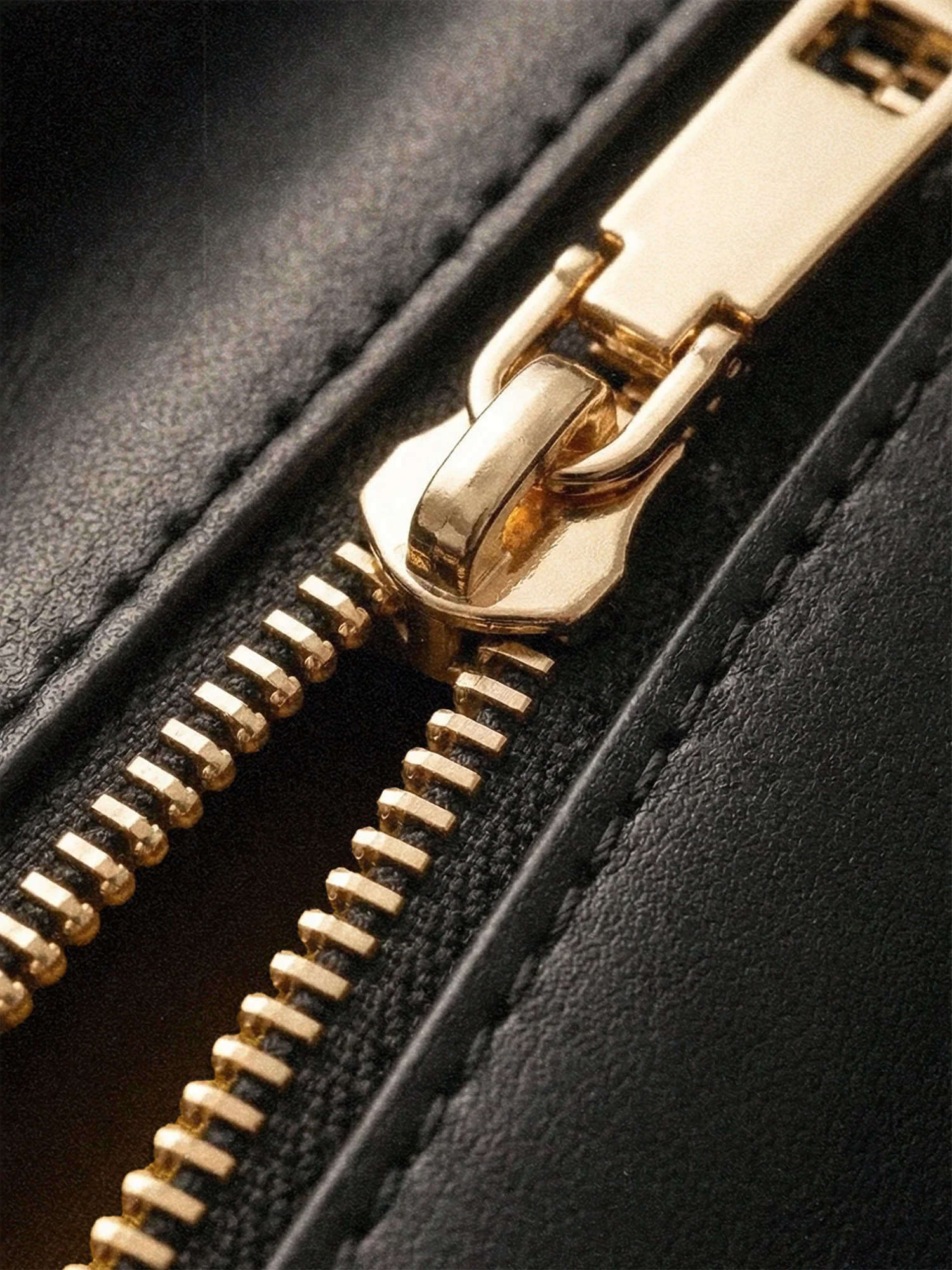 "Aina" Lime Pop Xmas Leather Handbag - Image 8