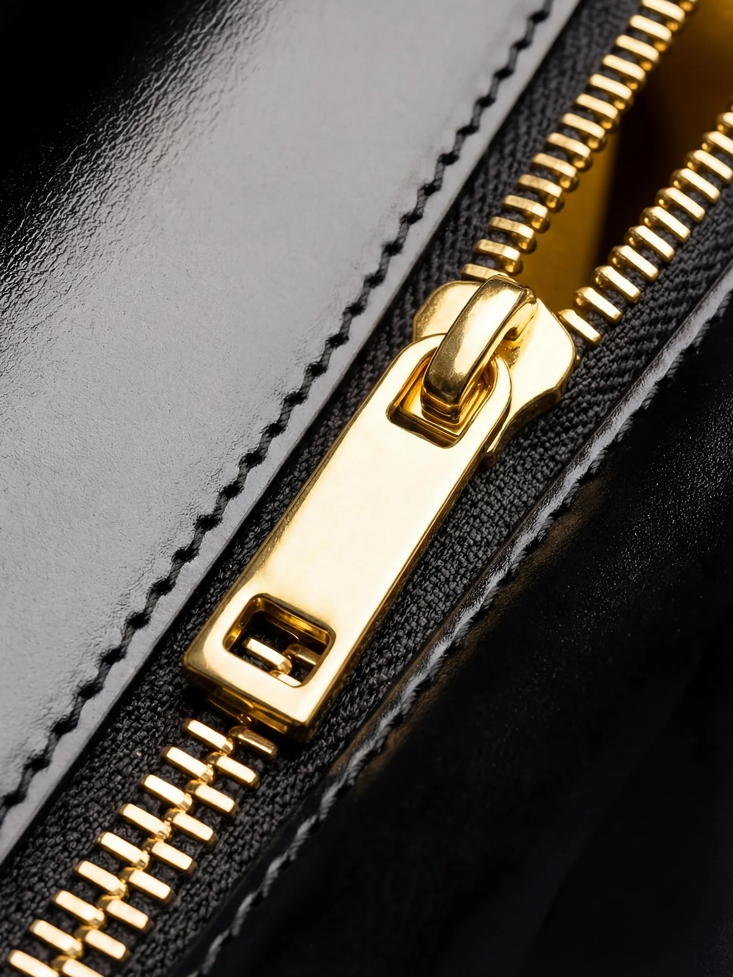 "Imarimom" Leather Handbag - Image 8