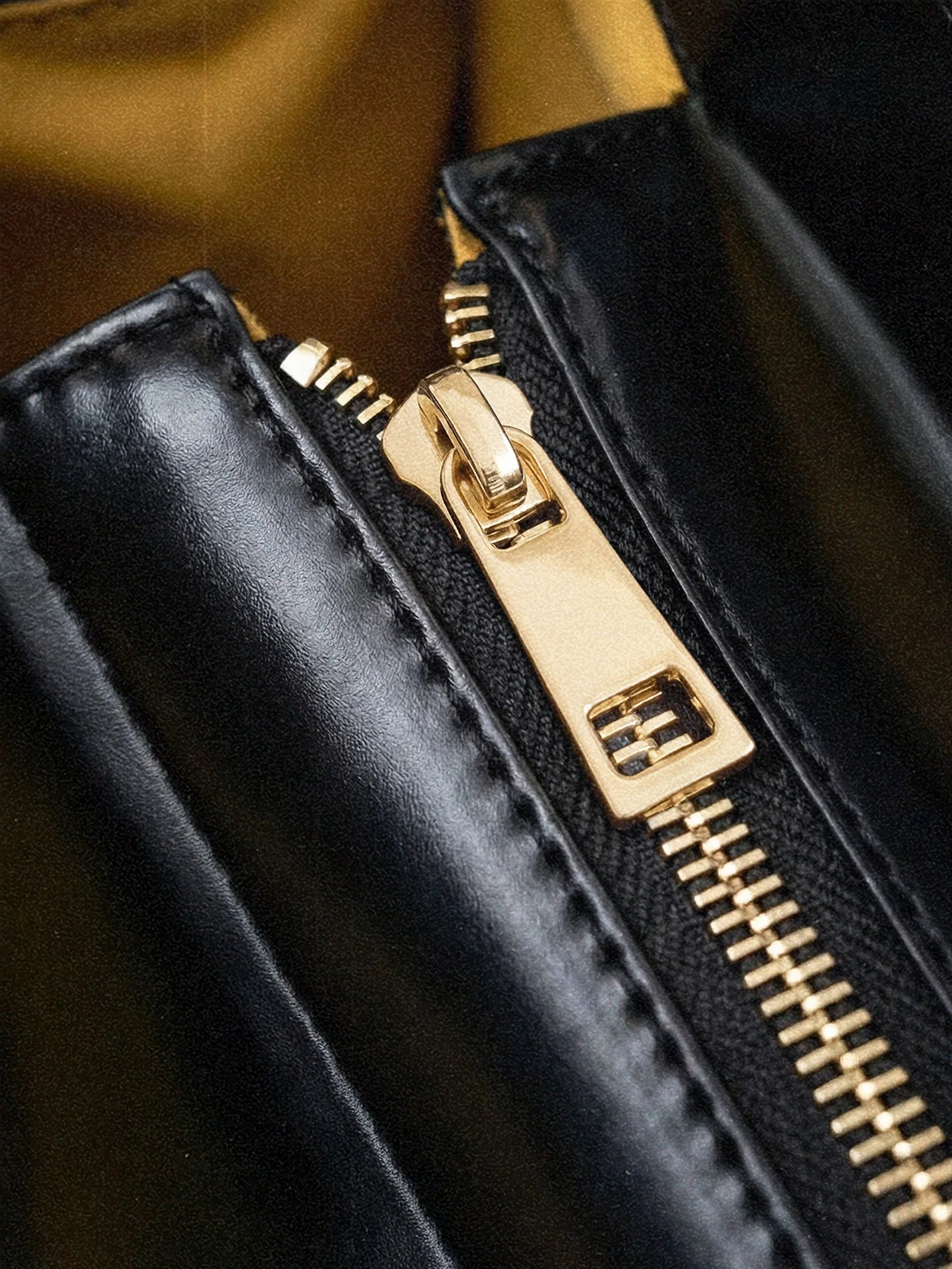 "Kadia" Leather Handbag - Image 8