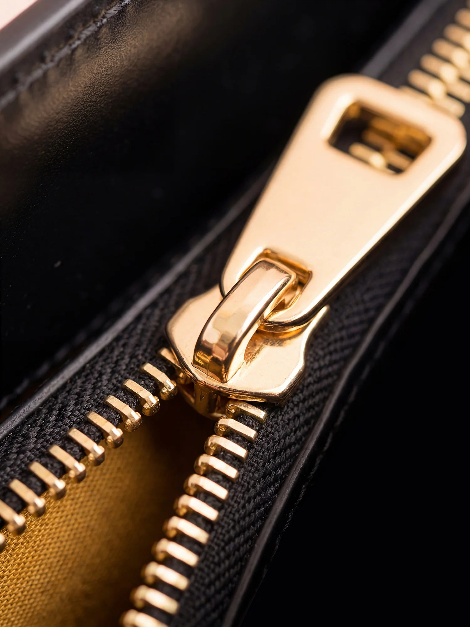 "Loclani" Leather Handbag - Image 8