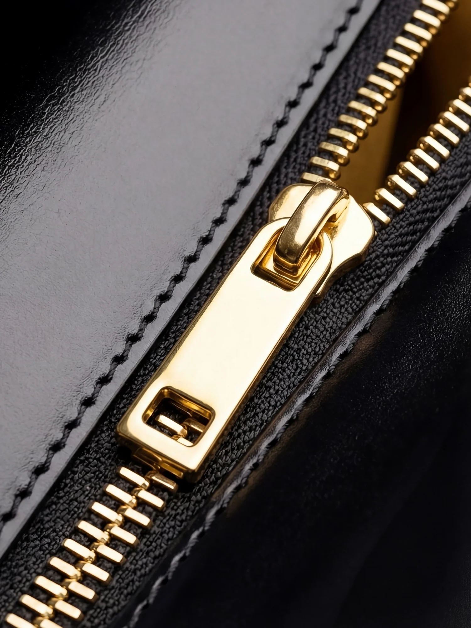 "Mamalore" Leather Handbag - Image 8