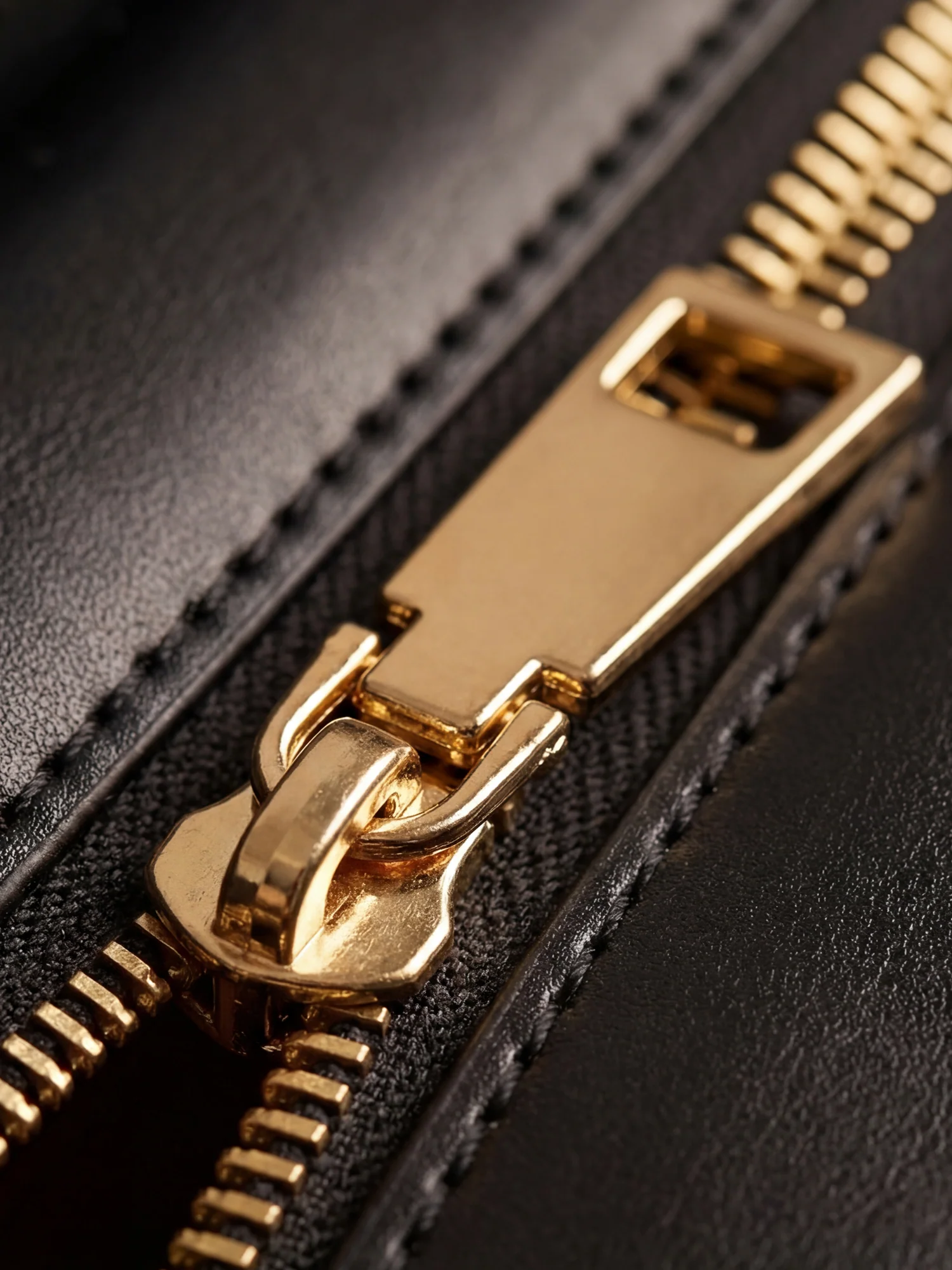 "Njia" Leather Handbag - Image 8