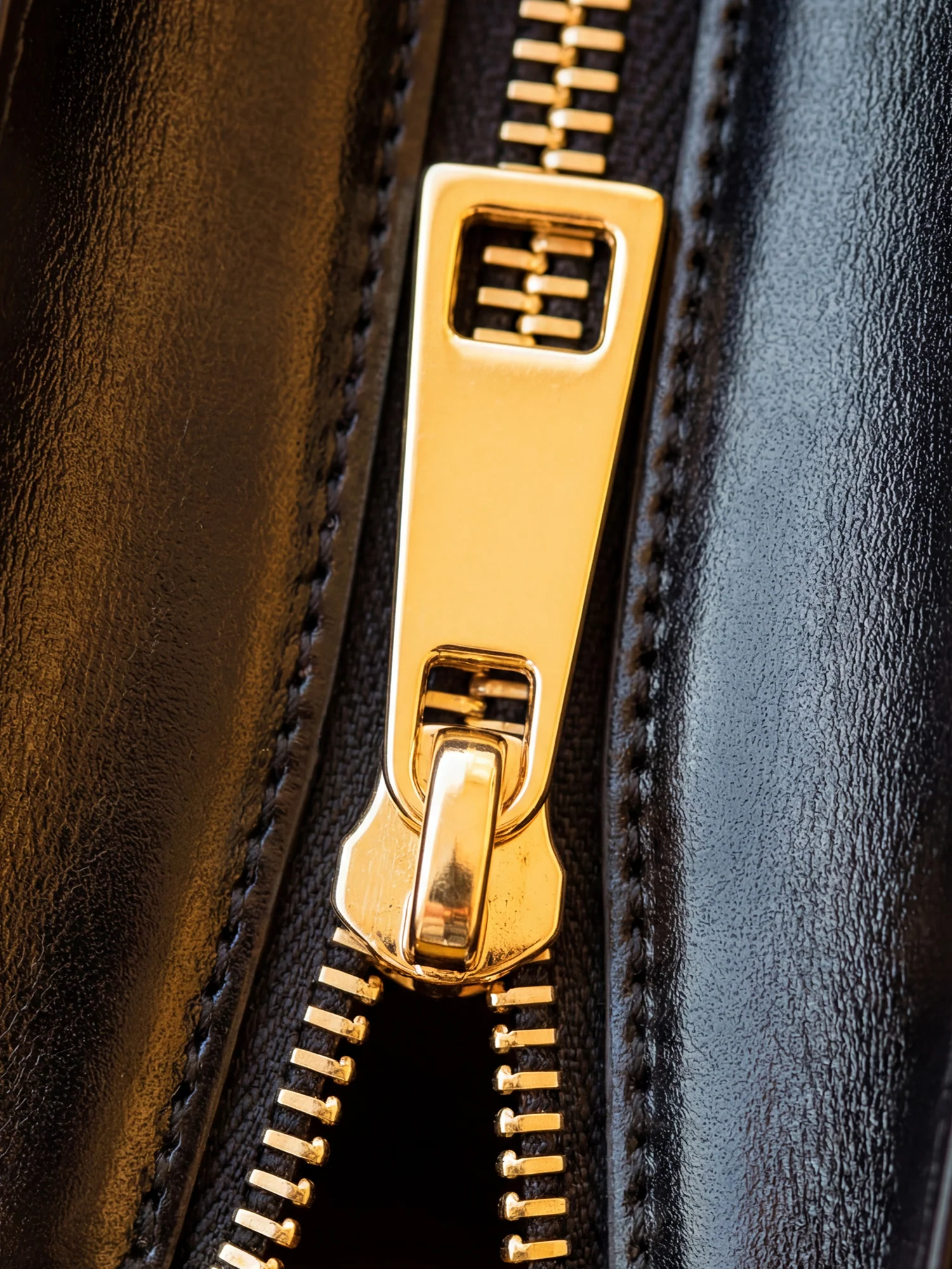 "Siyanda" Leather Handbag - Image 8