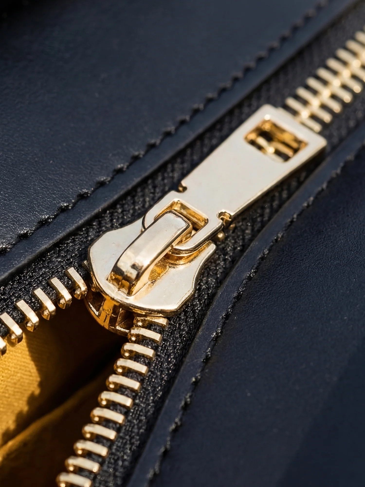 "Solina" Leather Handbag - Image 8