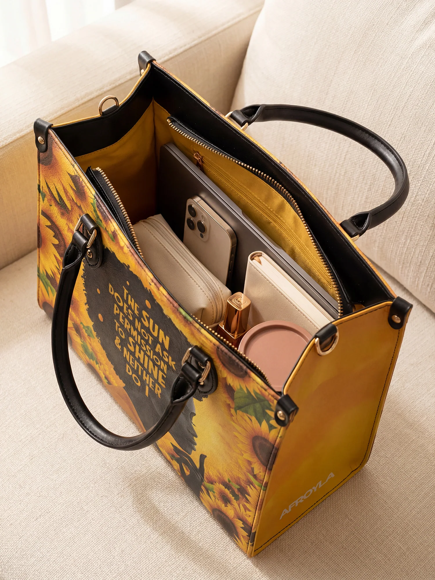 "Sunaya" Leather Handbag - Image 9
