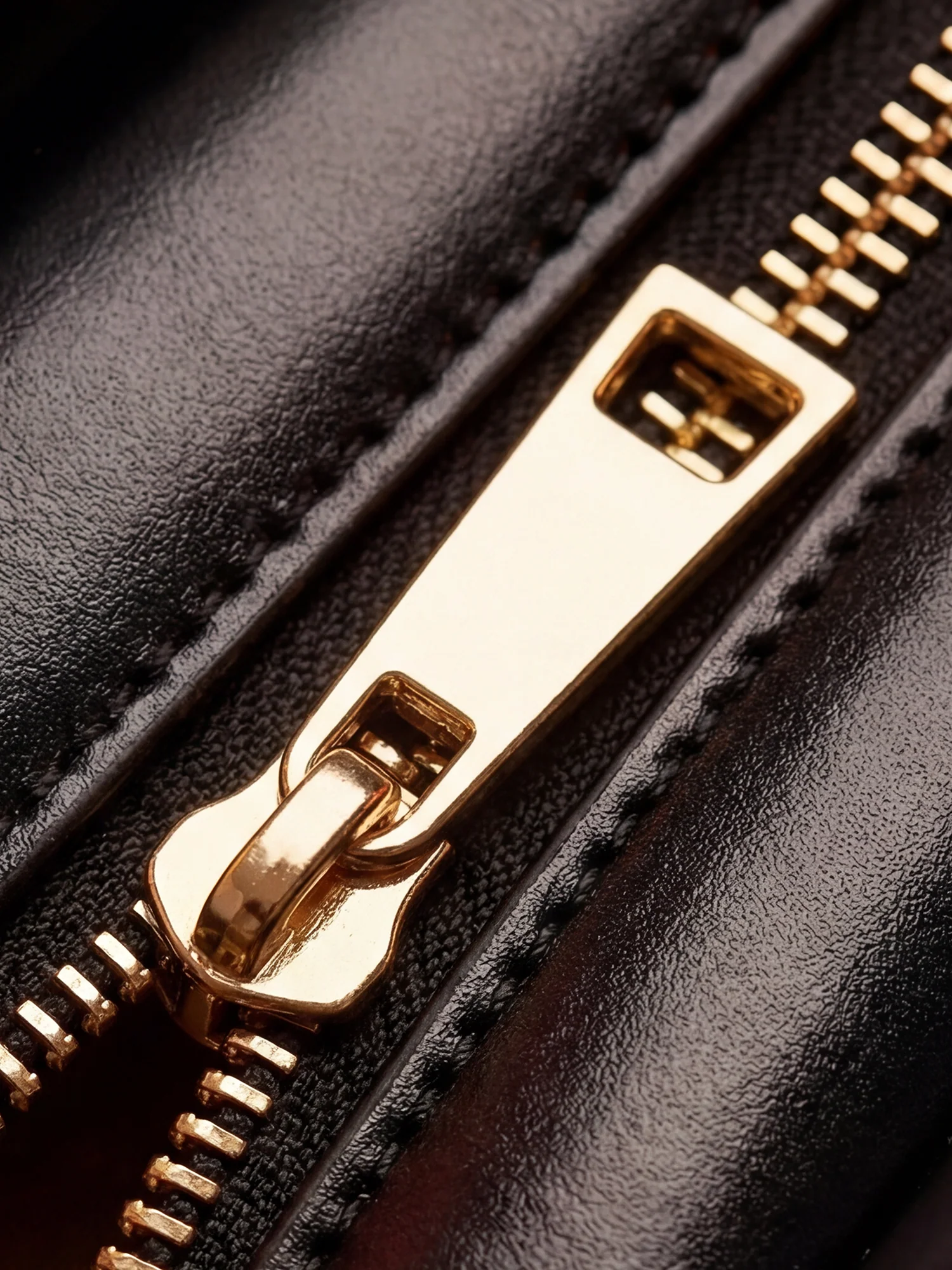 "Zuriya" Leather Handbag - Image 8
